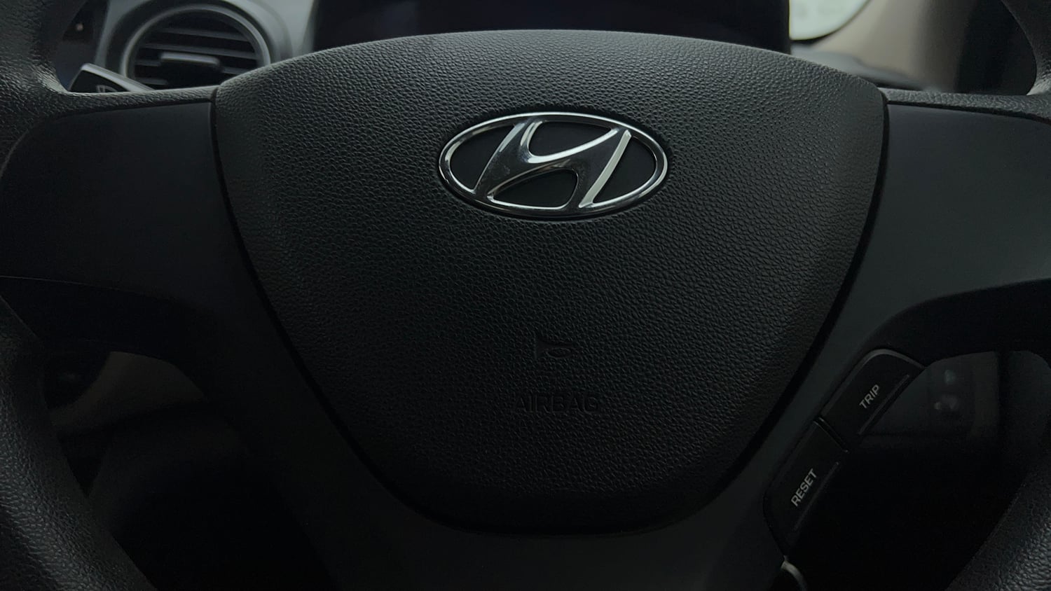 Used 2018 Hyundai Grand i10 Magna 1.2 Kappa VTVT Petrol Manual top_features Airbags