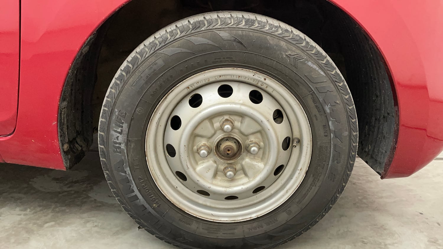 Used 2015 Hyundai Eon D-Lite + Petrol Manual tyres RIGHT FRONT TYRE RIM VIEW