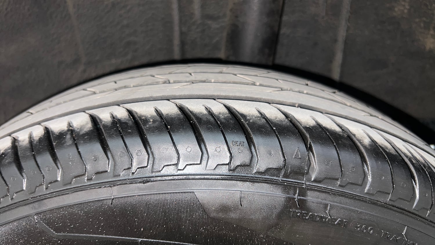 Used 2026 Renault Kiger Emotion MT Petrol Manual tyres LEFT REAR TYRE TREAD VIEW