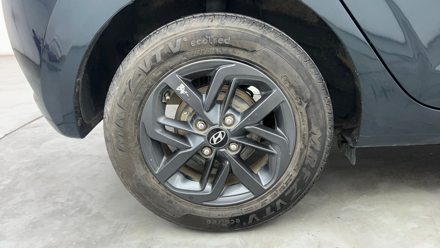 Used 2022 Hyundai Grand i10 Nios Sportz AMT 1.2 CRDi Diesel Automatic tyres RIGHT REAR TYRE RIM VIEW