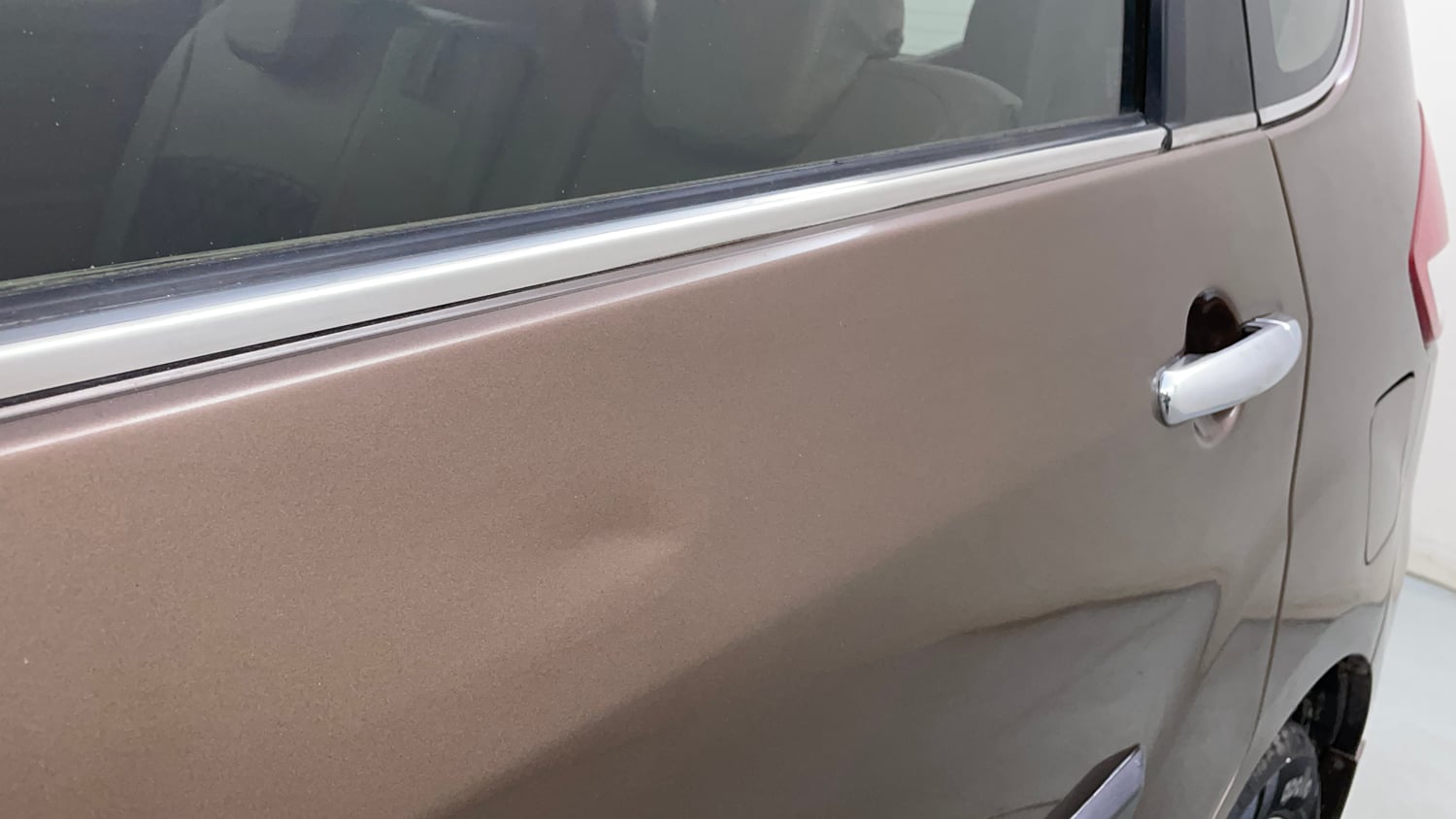 Used 2015 Maruti Suzuki Ertiga ZXi Petrol Manual dents MINOR DENT