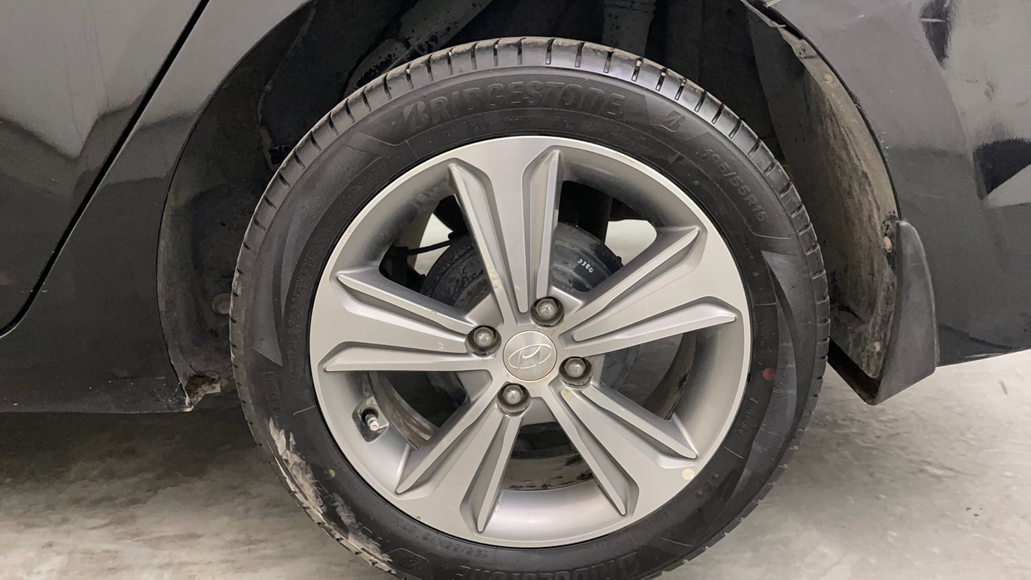 Used 2019 Hyundai Verna SX 1.6 VTVT Petrol Manual tyres LEFT REAR TYRE RIM VIEW