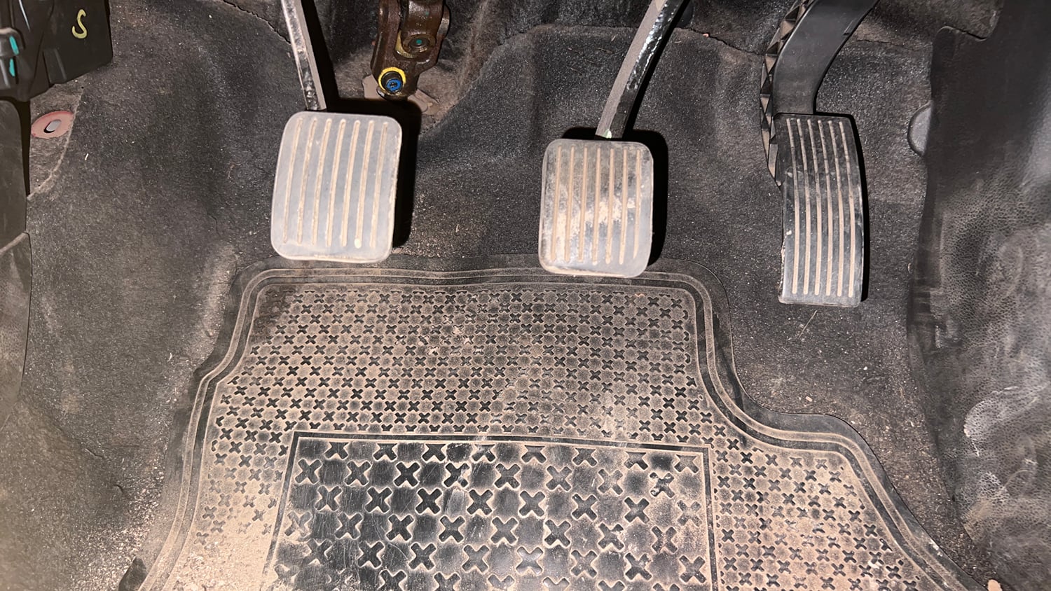 Used 2014 Hyundai Xcent S 1.2 Petrol Manual interior PEDALS VIEW