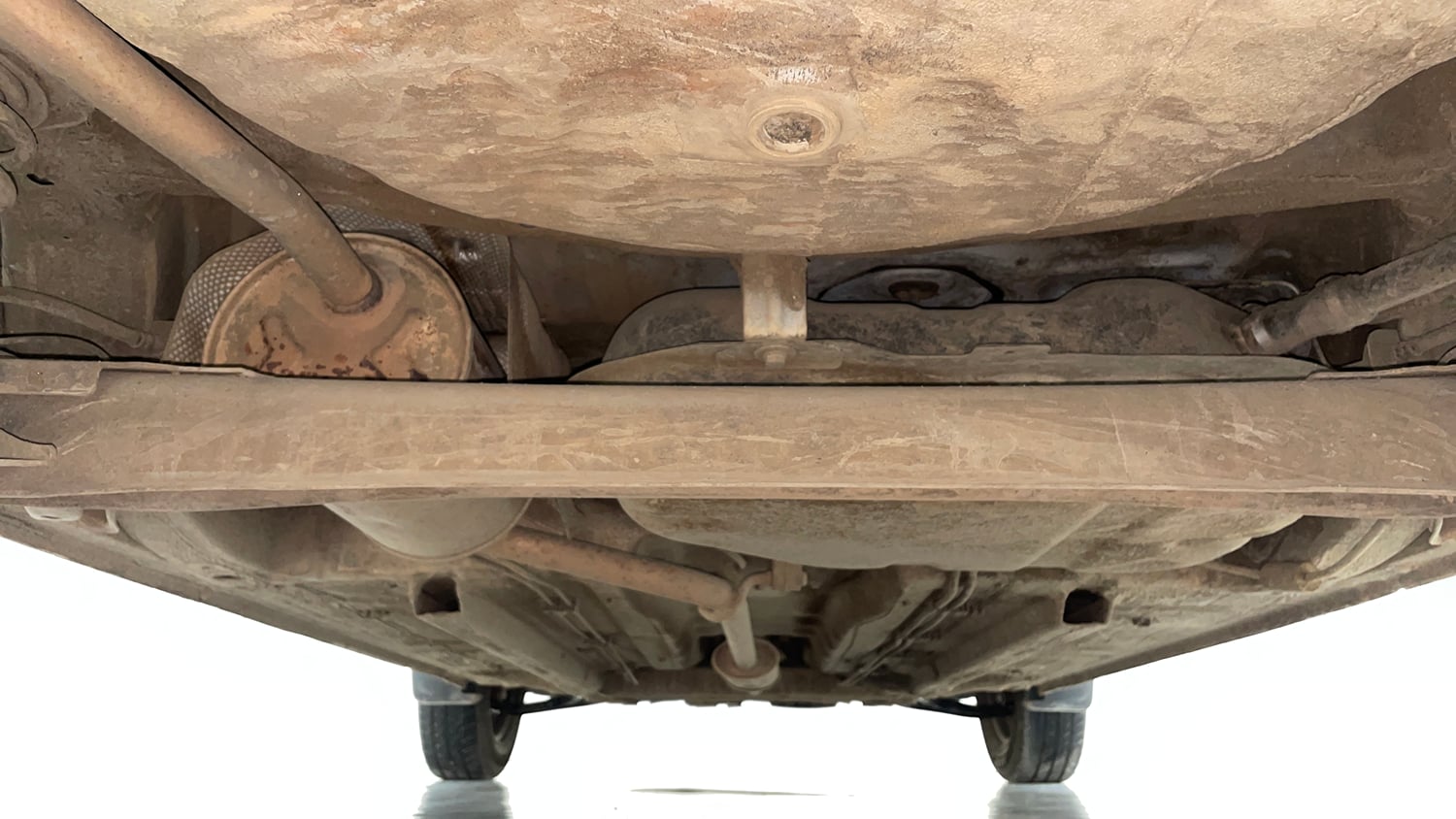 Used 2022 Renault Kwid RXT 1.0 AMT (O) Petrol Automatic extra REAR UNDERBODY VIEW (TAKEN FROM REAR)