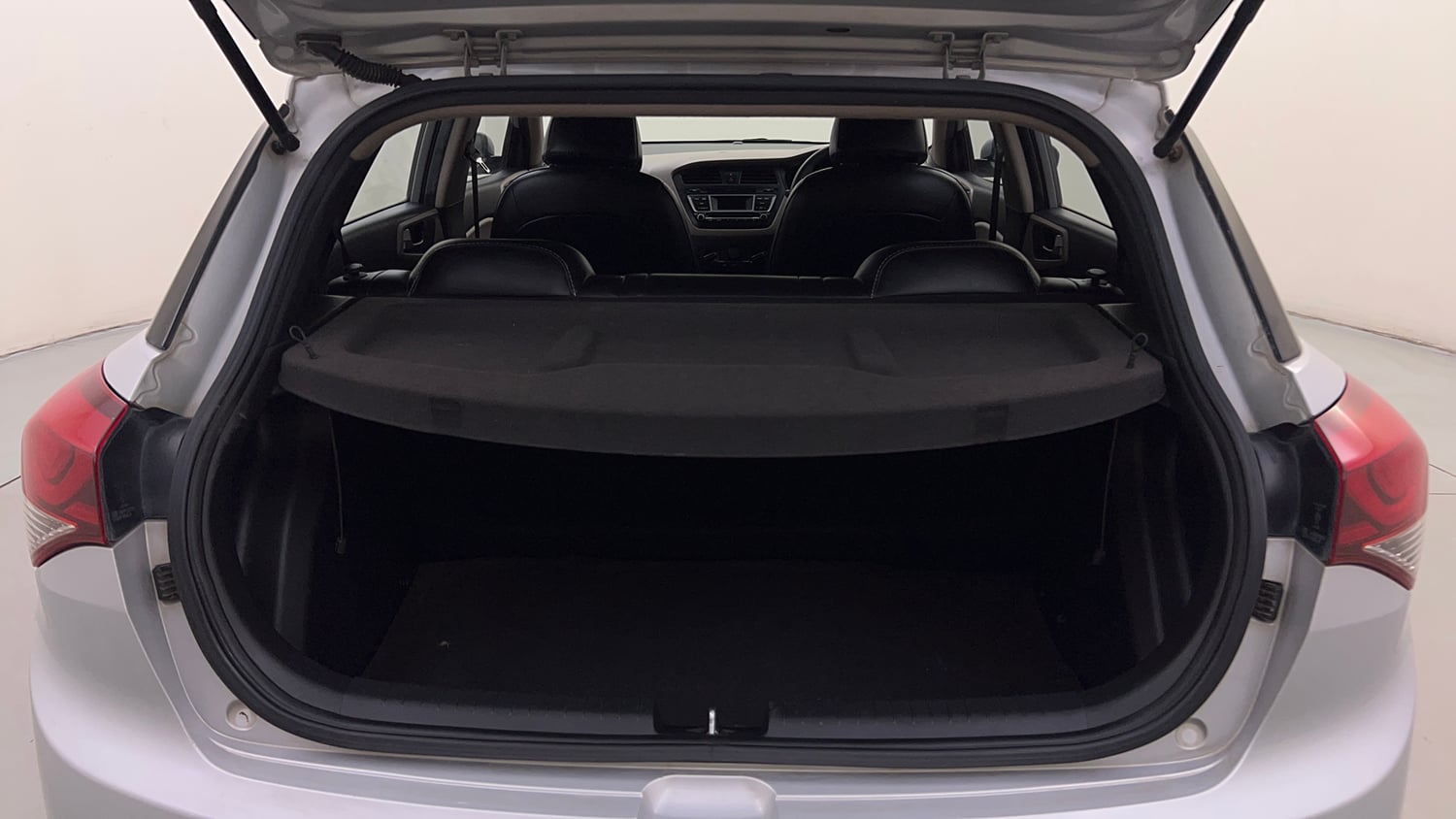 Used 2016 Hyundai Elite i20 Magna 1.2 Petrol Manual interior DICKY INSIDE VIEW