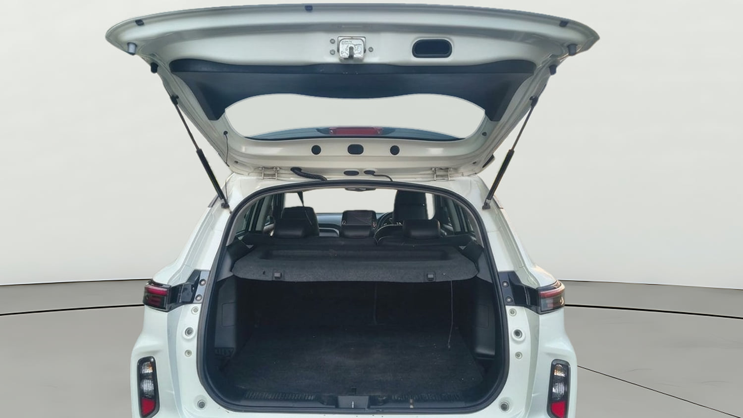 Used 2024 Maruti Suzuki Grand Vitara Zeta Smart Hybrid Petrol Manual interior DICKY DOOR OPEN VIEW
