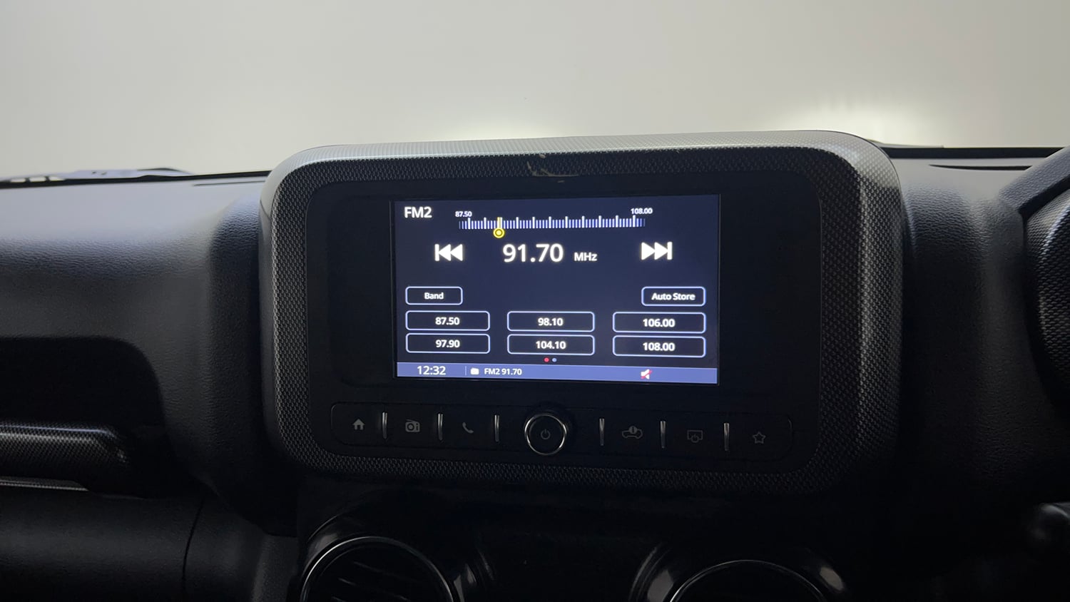 Used 2021 mahindra Thar LX Hard Top Petrol MT 4WD Petrol Manual top_features Integrated (in-dash) music system