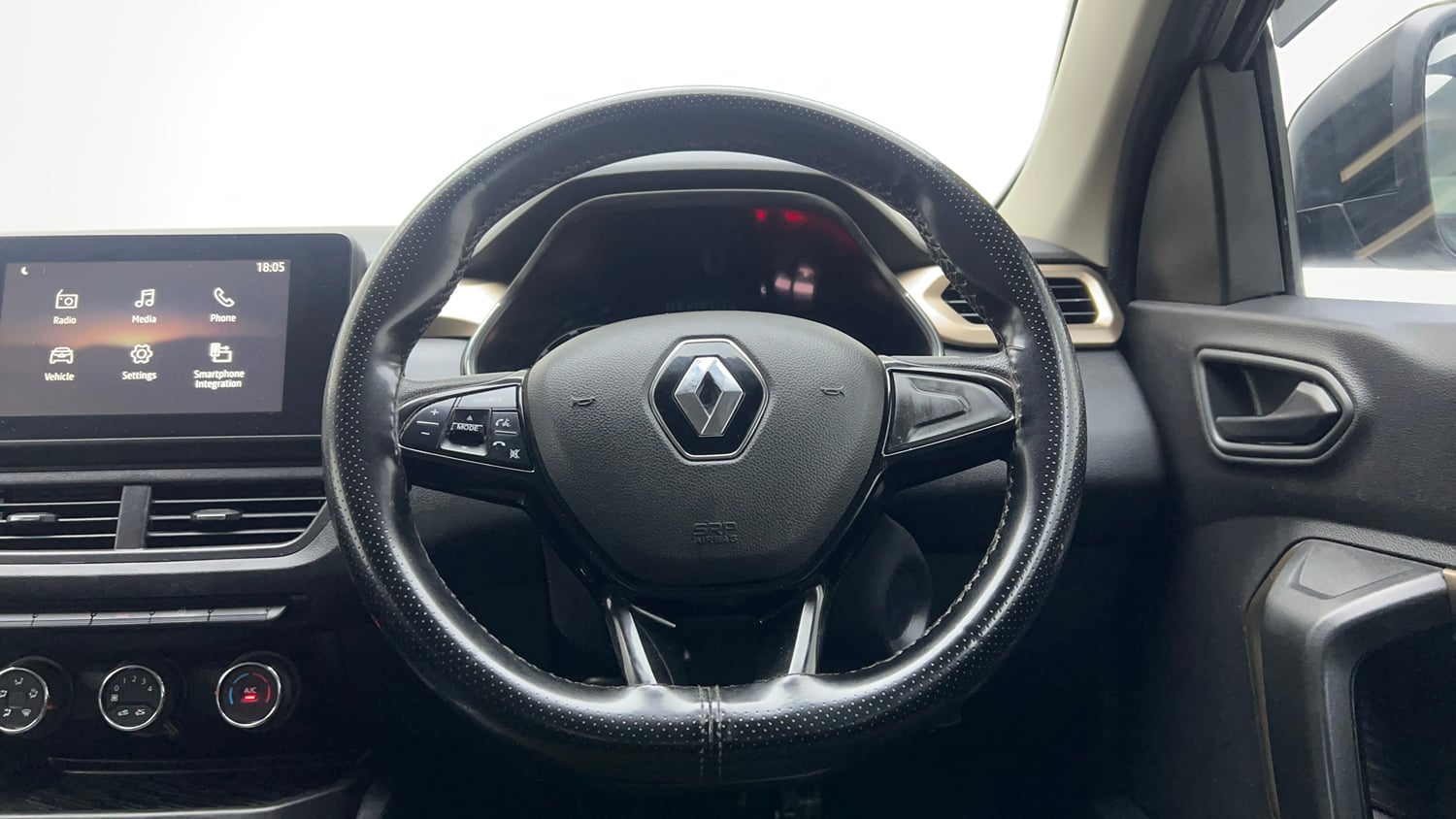 Used 2022 Renault Kiger RXT MT Petrol Manual interior STEERING VIEW