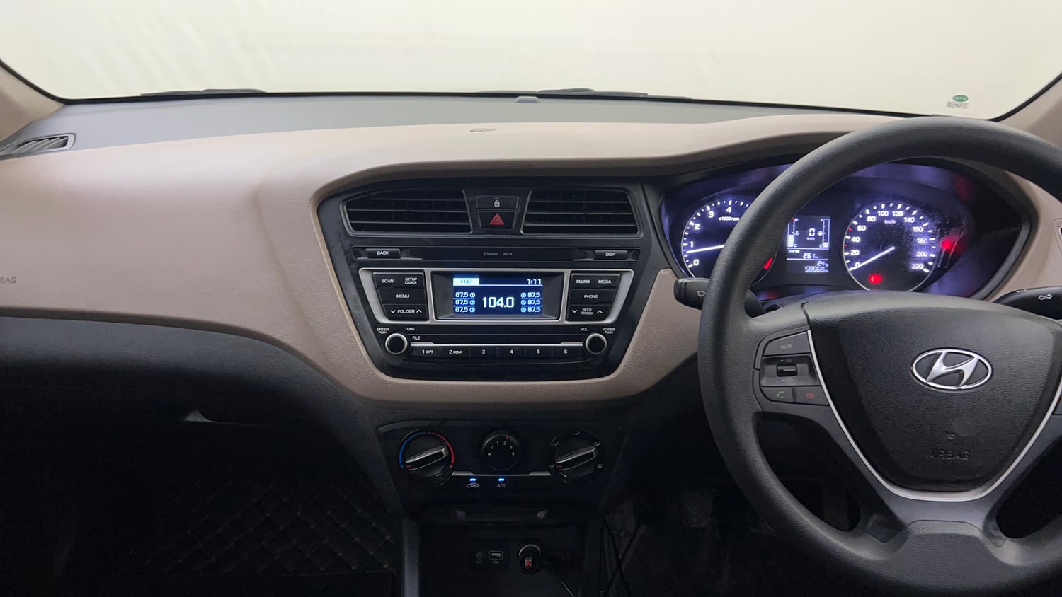 Used 2016 Hyundai Elite i20 Magna 1.2 Petrol Manual interior MUSIC SYSTEM & AC CONTROL VIEW