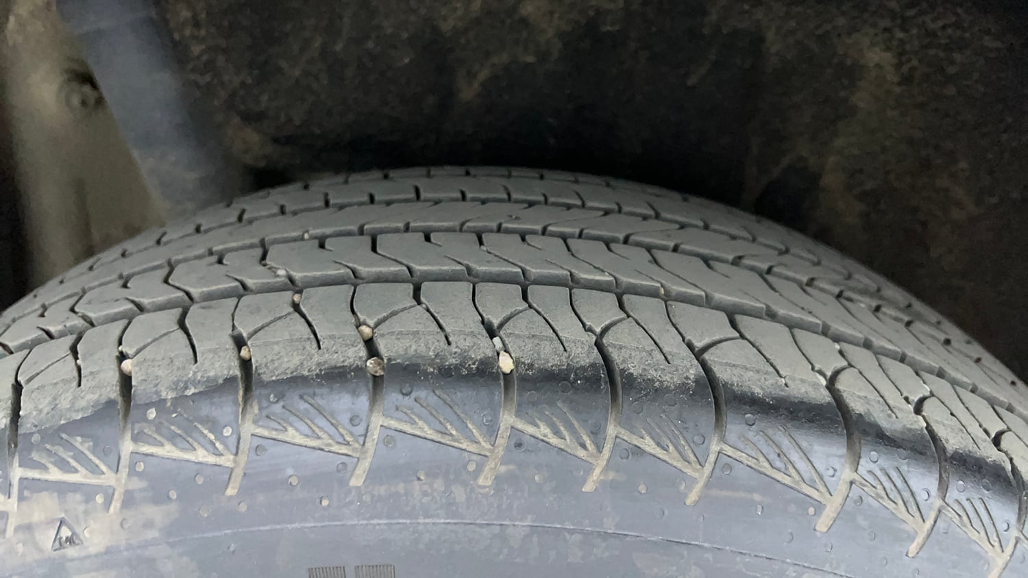 Used 2023 Toyota Innova Hycross VX Hybrid 7 STR Hybrid Automatic tyres RIGHT REAR TYRE TREAD VIEW