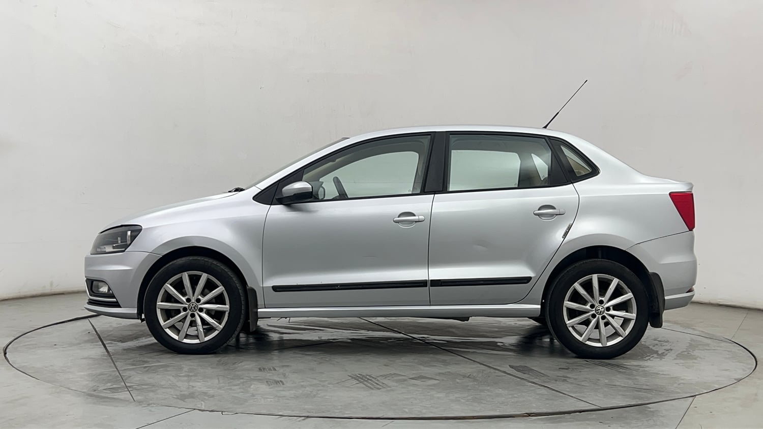 Used 2017 Volkswagen Ameo Highline Plus 1.5L AT (D)16 Alloy Diesel Automatic exterior LEFT SIDE VIEW