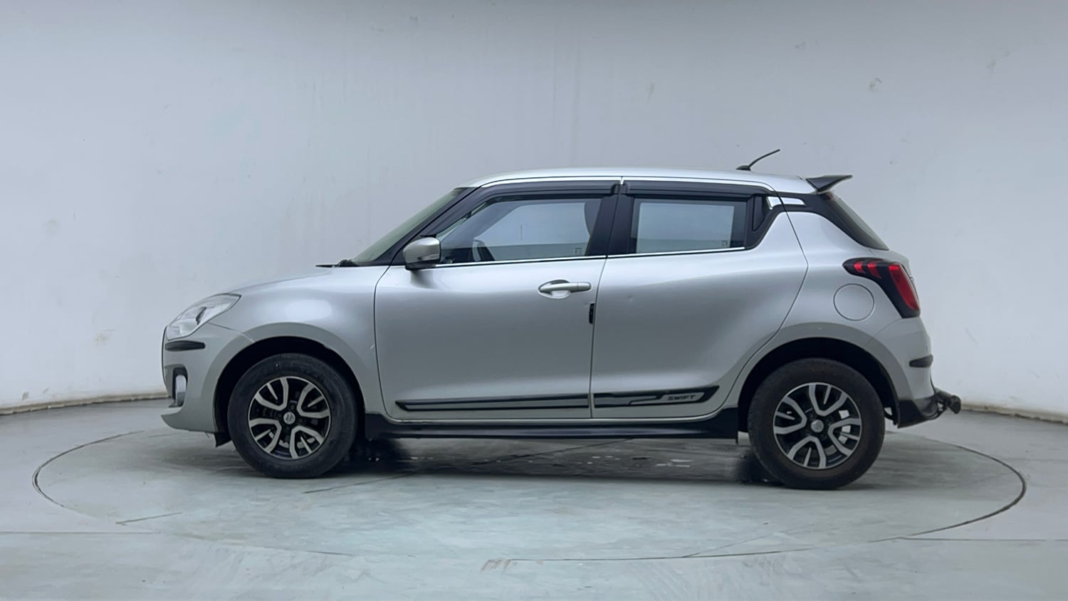 Used 2022 Maruti Suzuki Swift VXi Petrol Manual exterior LEFT SIDE VIEW