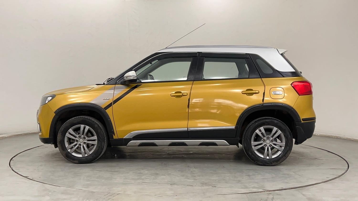 Used 2016 Maruti Suzuki Vitara Brezza ZDi+ Dual Tone Diesel Manual exterior LEFT SIDE VIEW