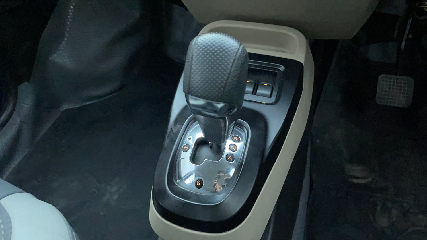 Used 2016 Tata Nano Twist XTA Petrol Automatic interior GEAR  KNOB VIEW