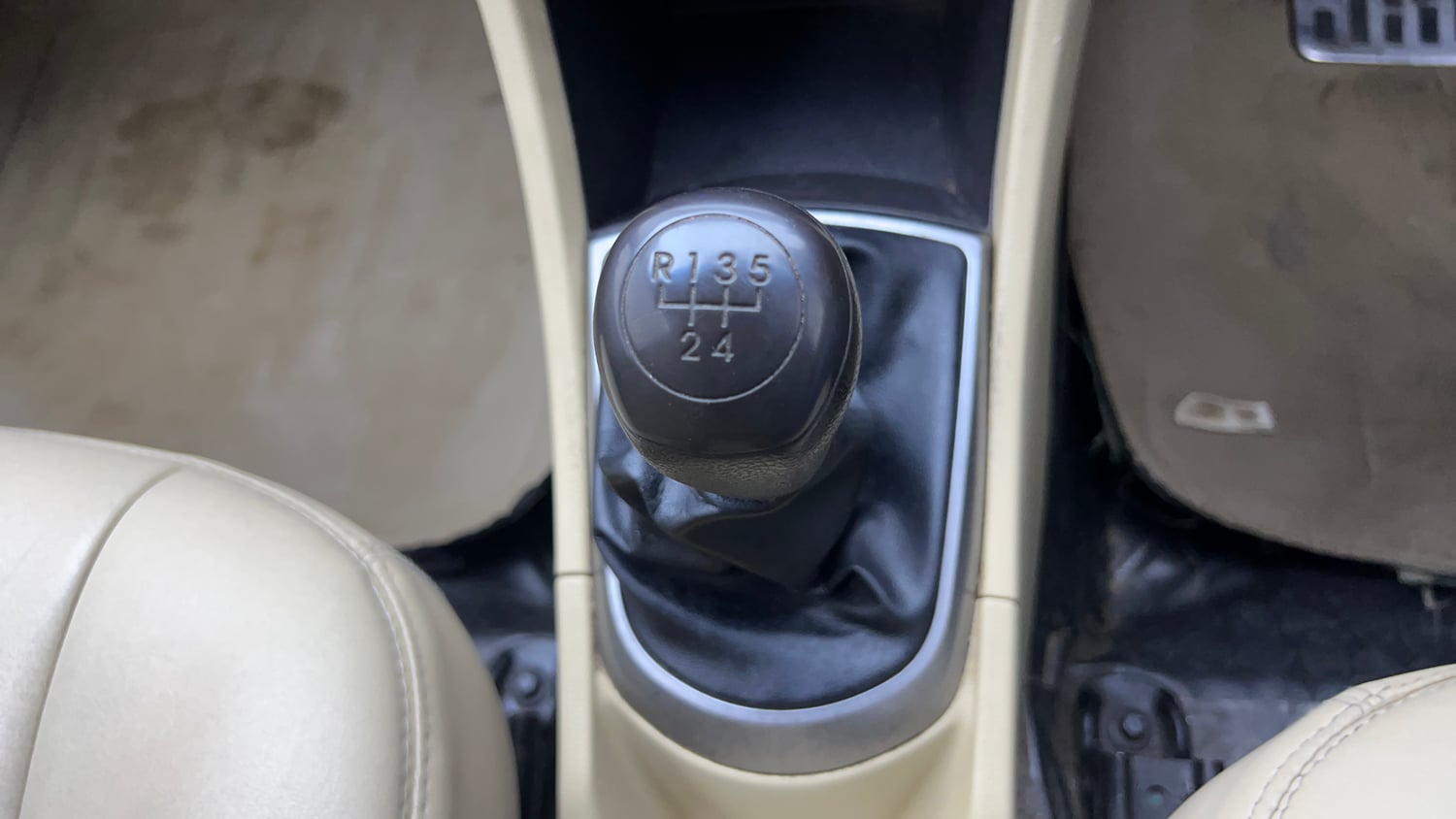 Used 2016 Hyundai Verna 1.6 VTVT SX Petrol Manual interior GEAR  KNOB VIEW