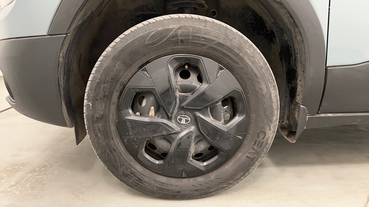 Used 2025 Tata Punch Adventure Plus iCNG Cng Manual tyres LEFT FRONT TYRE RIM VIEW