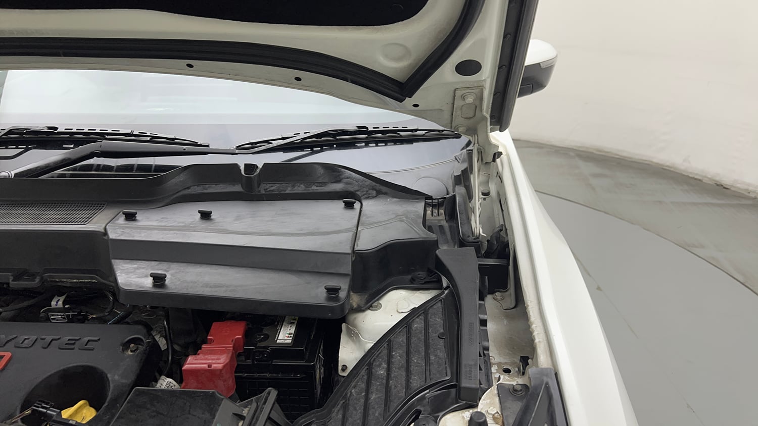 Used 2022 Tata Harrier XT Diesel Manual engine ENGINE LEFT SIDE HINGE & APRON VIEW