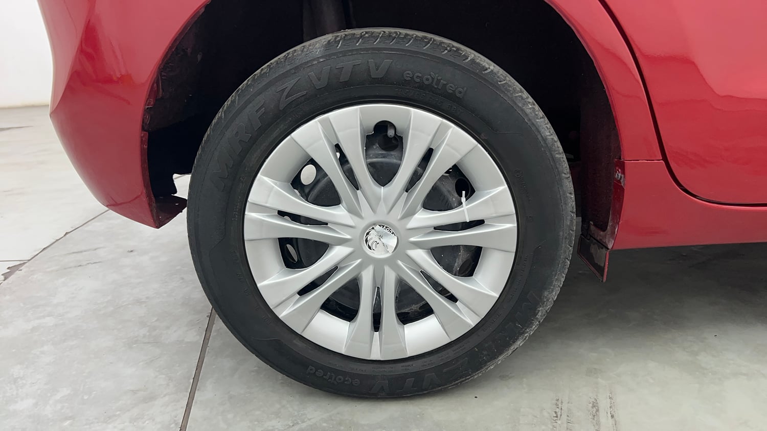 Used 2019 Maruti Suzuki Baleno Delta Petrol Manual tyres RIGHT REAR TYRE RIM VIEW