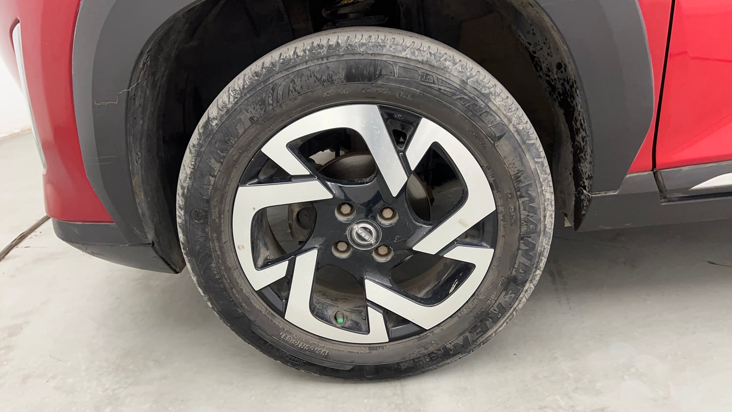 Used 2022 Nissan Magnite XV Executive Petrol Manual tyres LEFT FRONT TYRE RIM VIEW