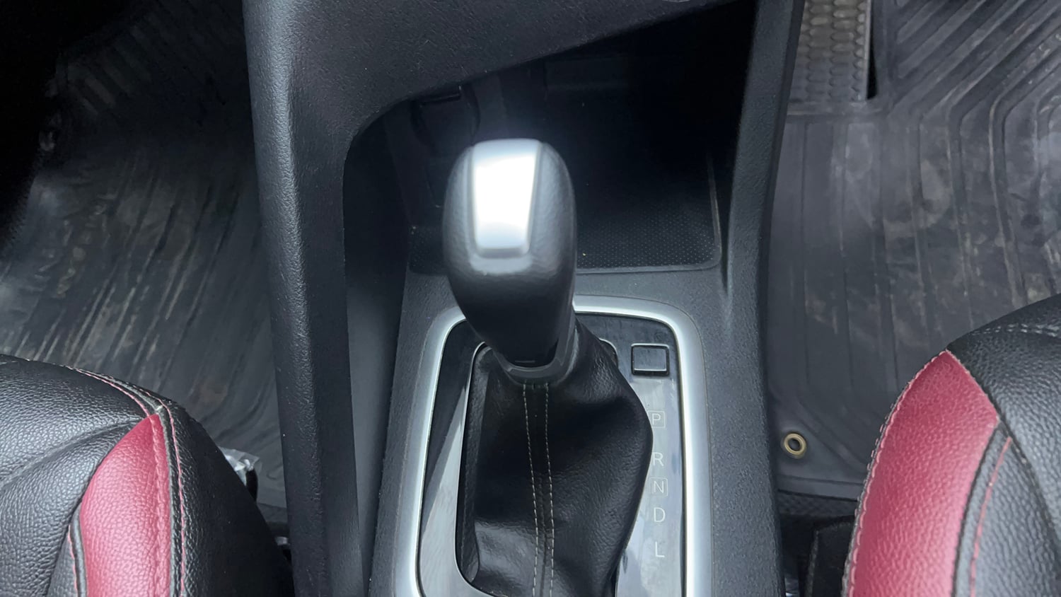 Used 2024 Nissan Magnite XV Premium Turbo CVT Dual Tone Petrol Automatic interior GEAR  KNOB VIEW
