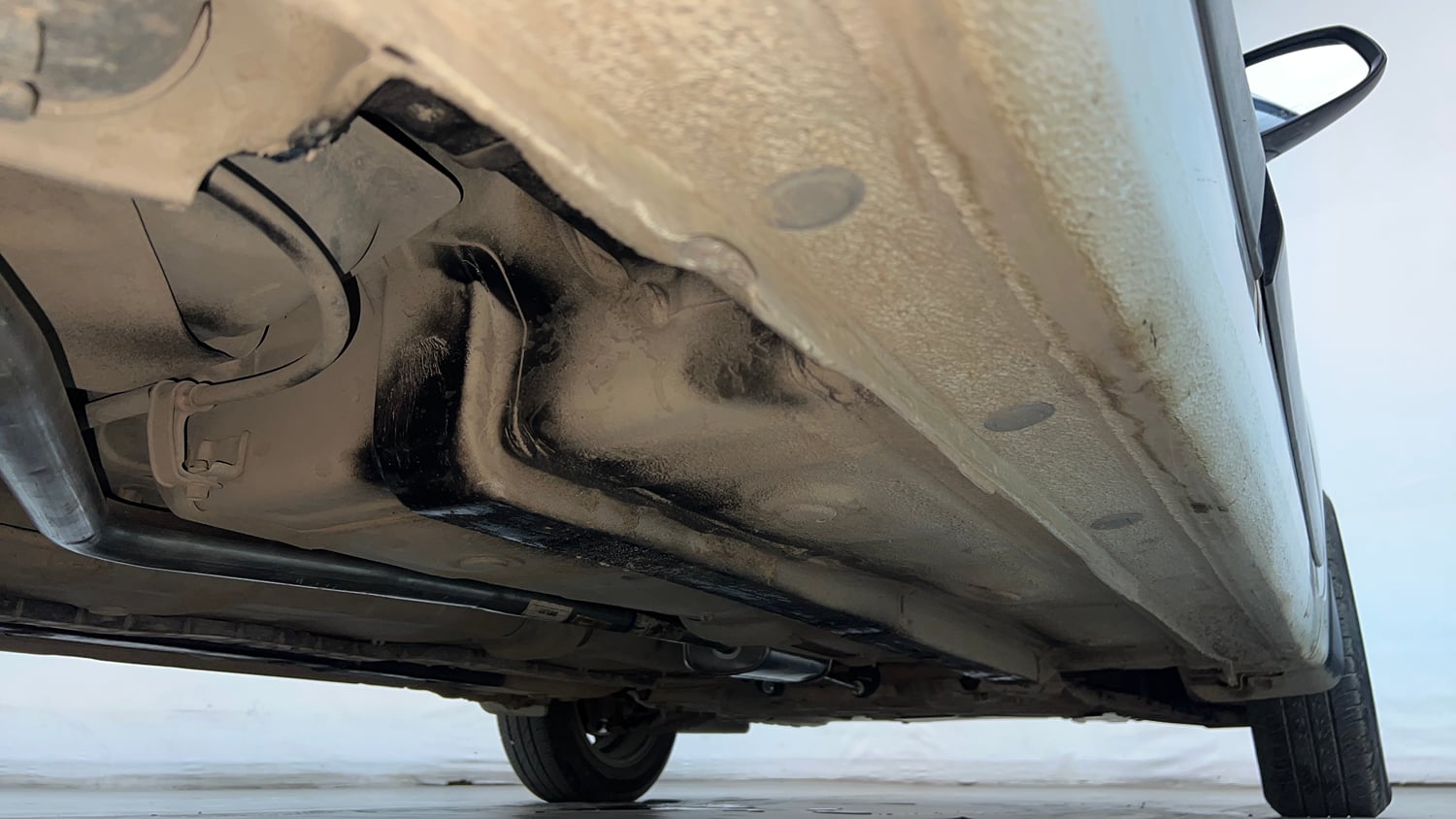Used 2017 Hyundai Xcent Base ABS 1.2 Petrol Manual extra REAR RIGHT UNDERBODY VIEW