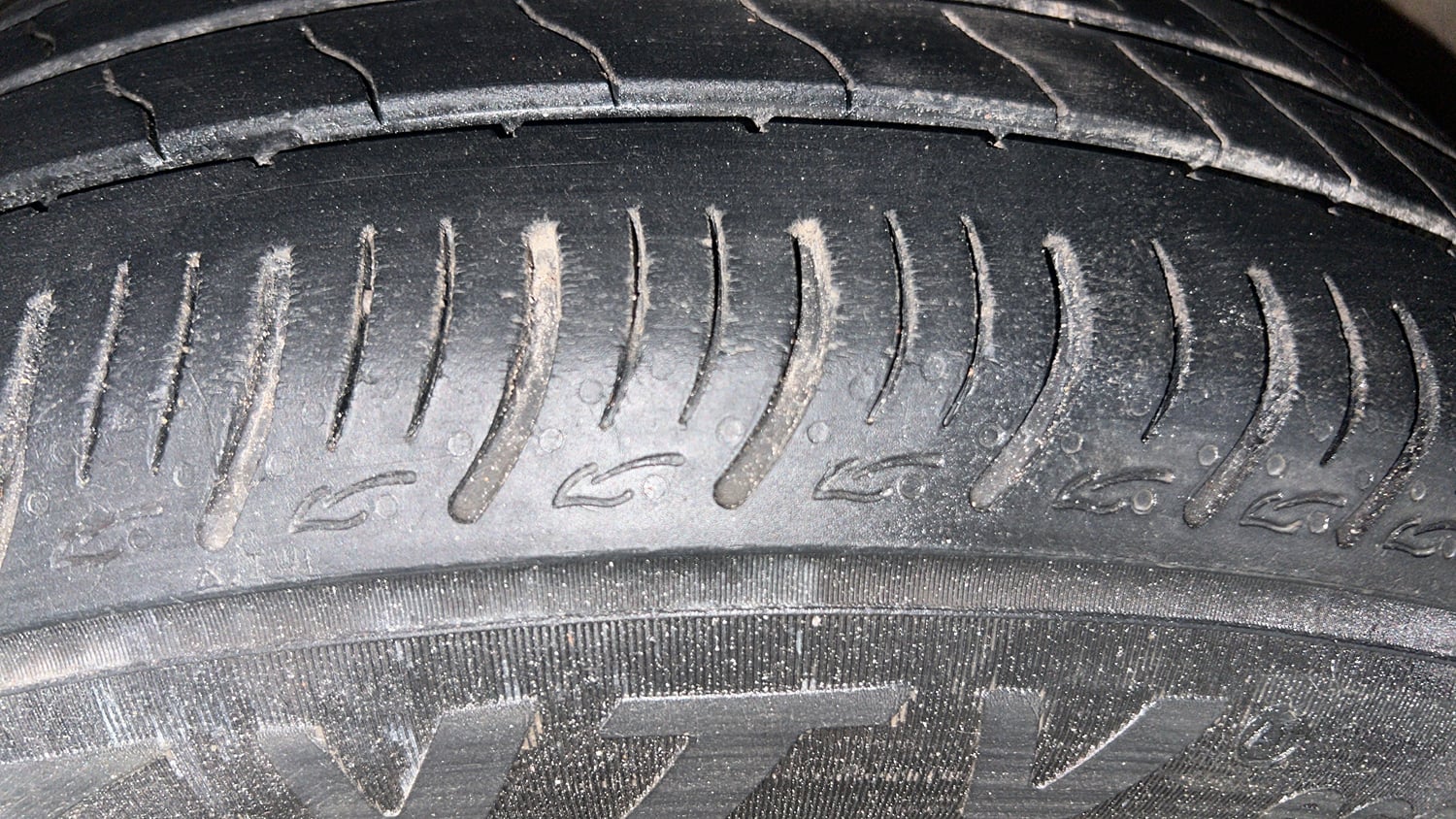 Used 2014 Toyota Etios G Petrol Manual tyres LEFT FRONT TYRE TREAD VIEW