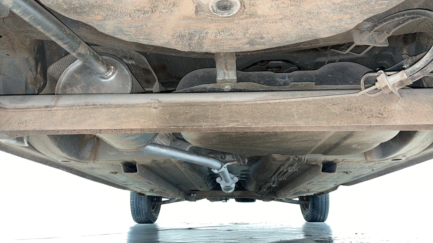 Used 2018 Renault Kwid 1.0 RXT AMT Opt Petrol Automatic extra REAR UNDERBODY VIEW (TAKEN FROM REAR)