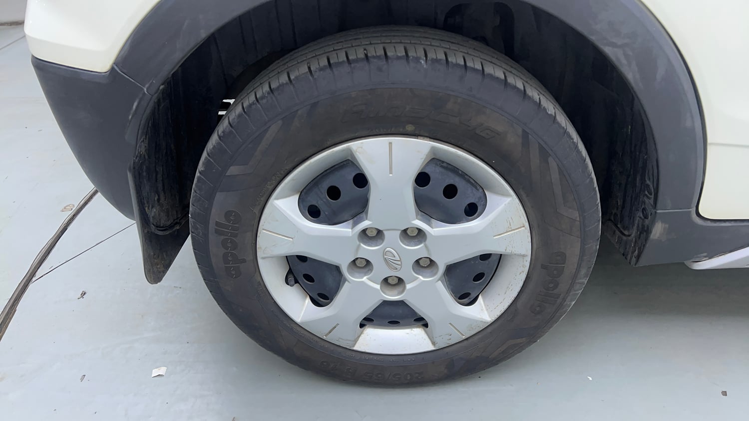 Used 2021 Mahindra XUV 300 W6 1.2 Petrol Petrol Manual tyres RIGHT REAR TYRE RIM VIEW