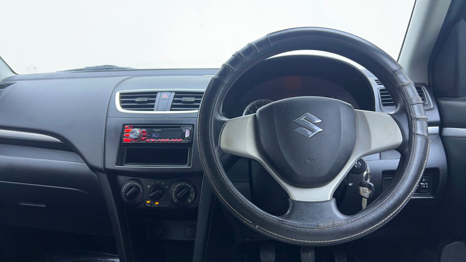 Used 2014 Maruti Suzuki Swift VXi Petrol Manual interior STEERING VIEW
