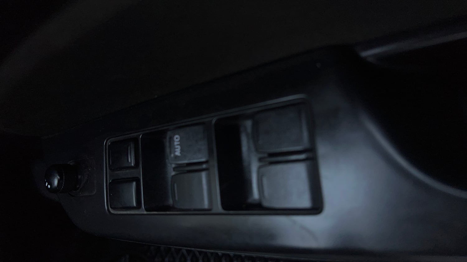 Used 2014 Maruti Suzuki Swift VXi Petrol Manual top_features Power windows