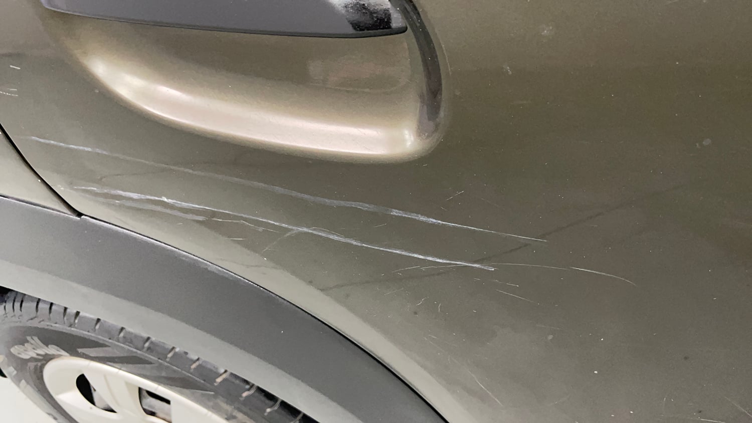 Used 2018 Renault Kwid 1.0 RXT Petrol Manual dents MINOR SCRATCH