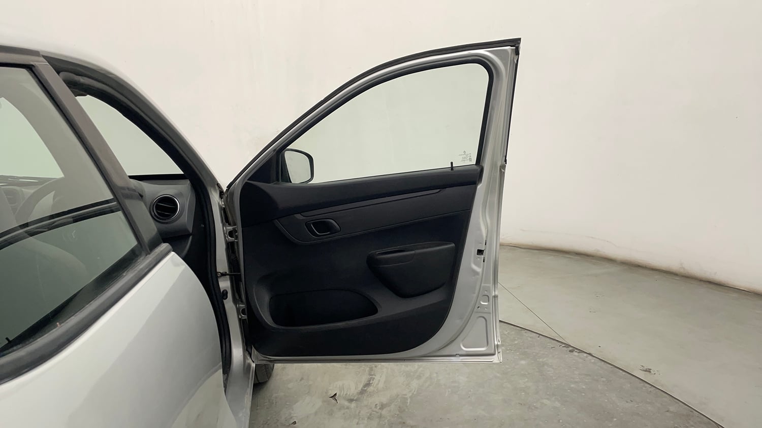 Used 2017 Renault Kwid RXT Petrol Manual interior RIGHT FRONT DOOR OPEN VIEW