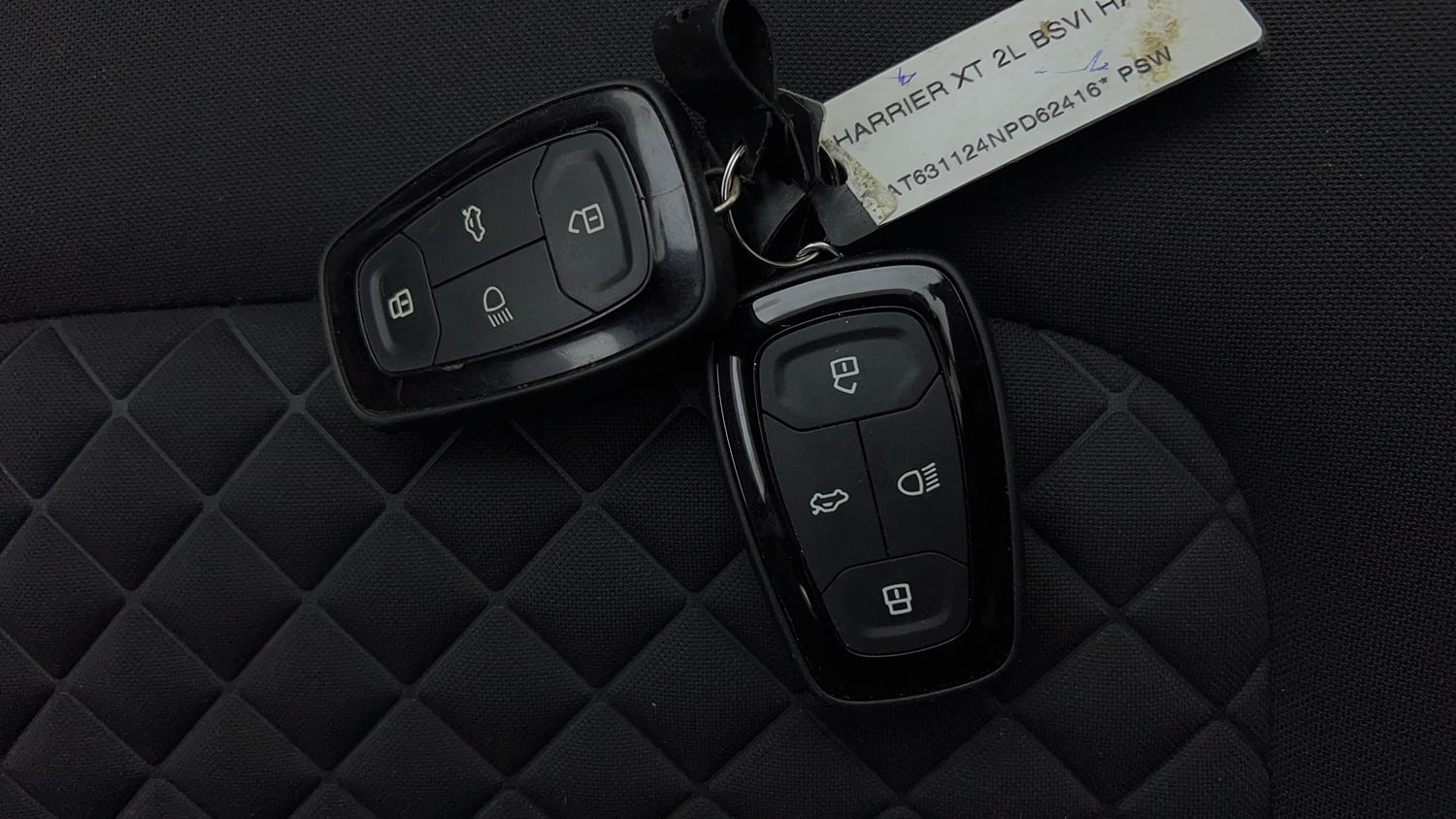 Used 2022 Tata Harrier XT Diesel Manual extra CAR KEY VIEW