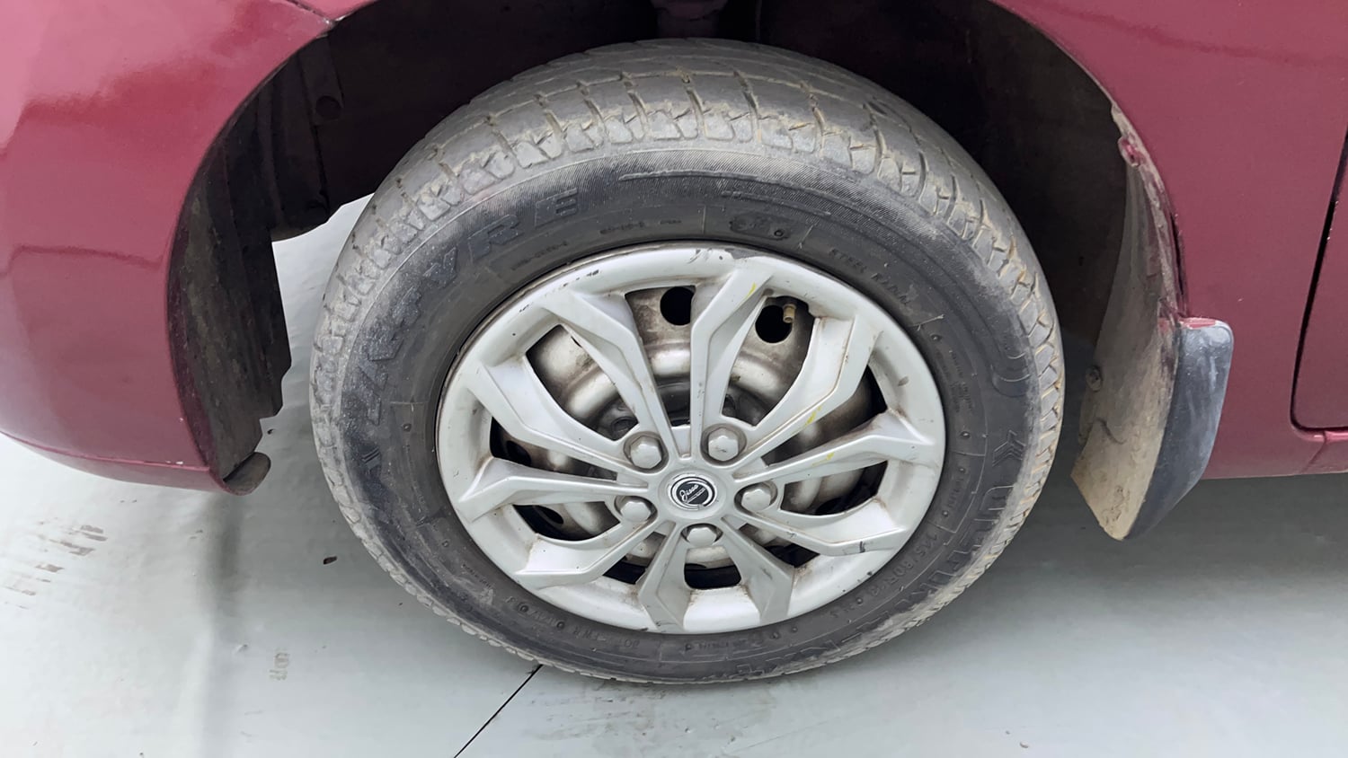 Used 2012 Maruti Suzuki Wagon R 1.0 LXi CNG Cng Manual tyres LEFT FRONT TYRE RIM VIEW