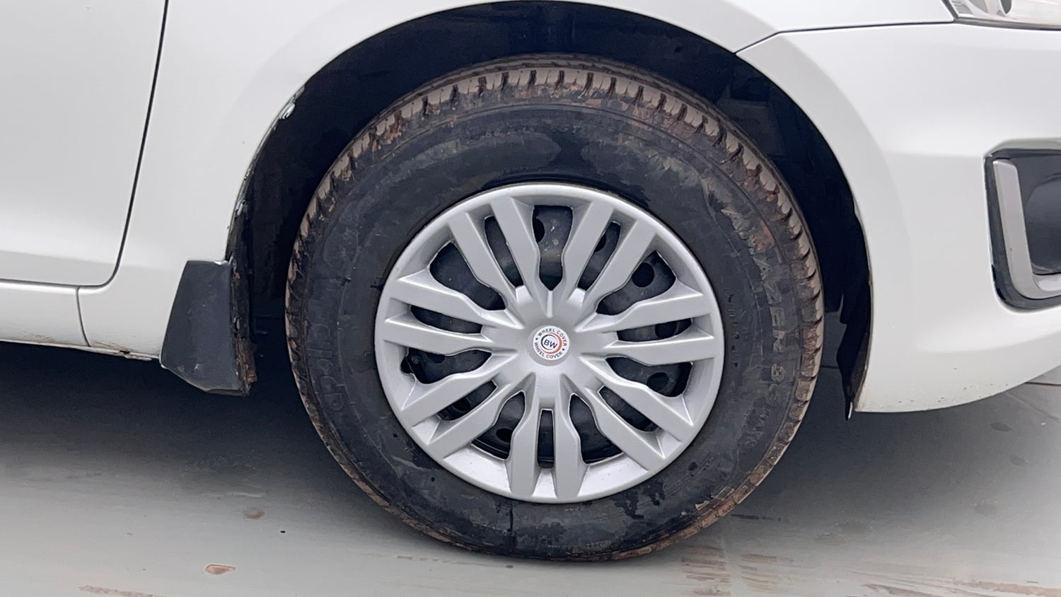 Used 2015 Maruti Suzuki Swift VXi Petrol Manual tyres RIGHT FRONT TYRE RIM VIEW