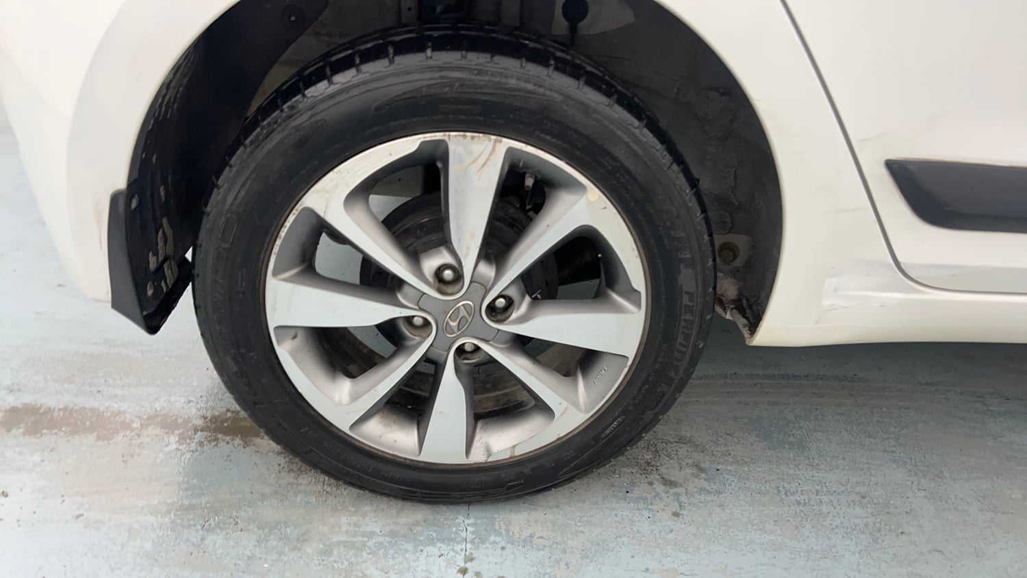 Used 2016 Hyundai Elite i20 Asta 1.2 Petrol Manual tyres RIGHT REAR TYRE RIM VIEW