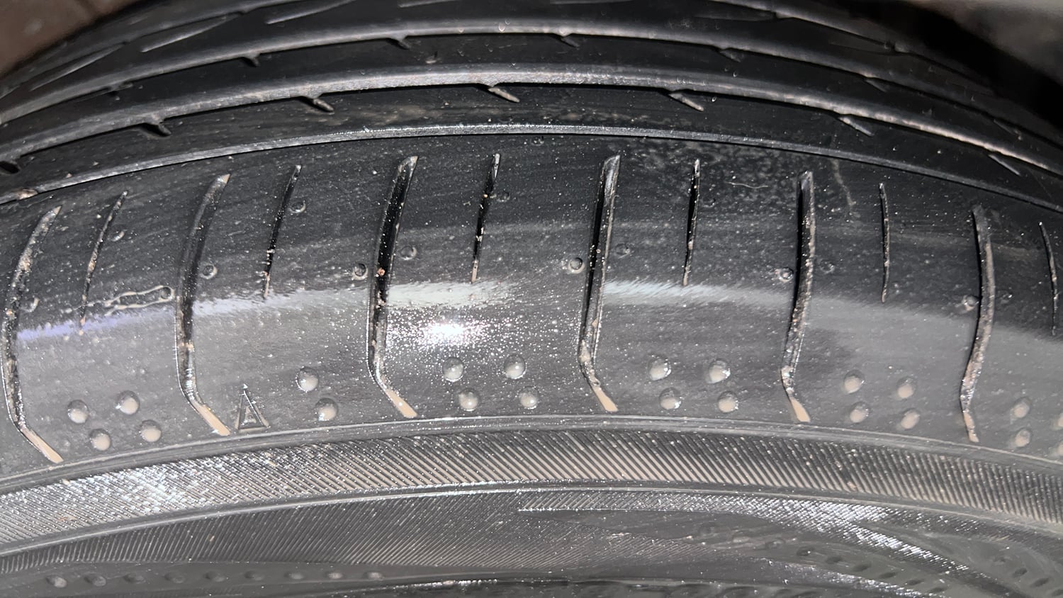 Used 2022 Hyundai Alcazar Signature (O) 6 STR 1.5 Diesel AT Diesel Automatic tyres RIGHT FRONT TYRE TREAD VIEW