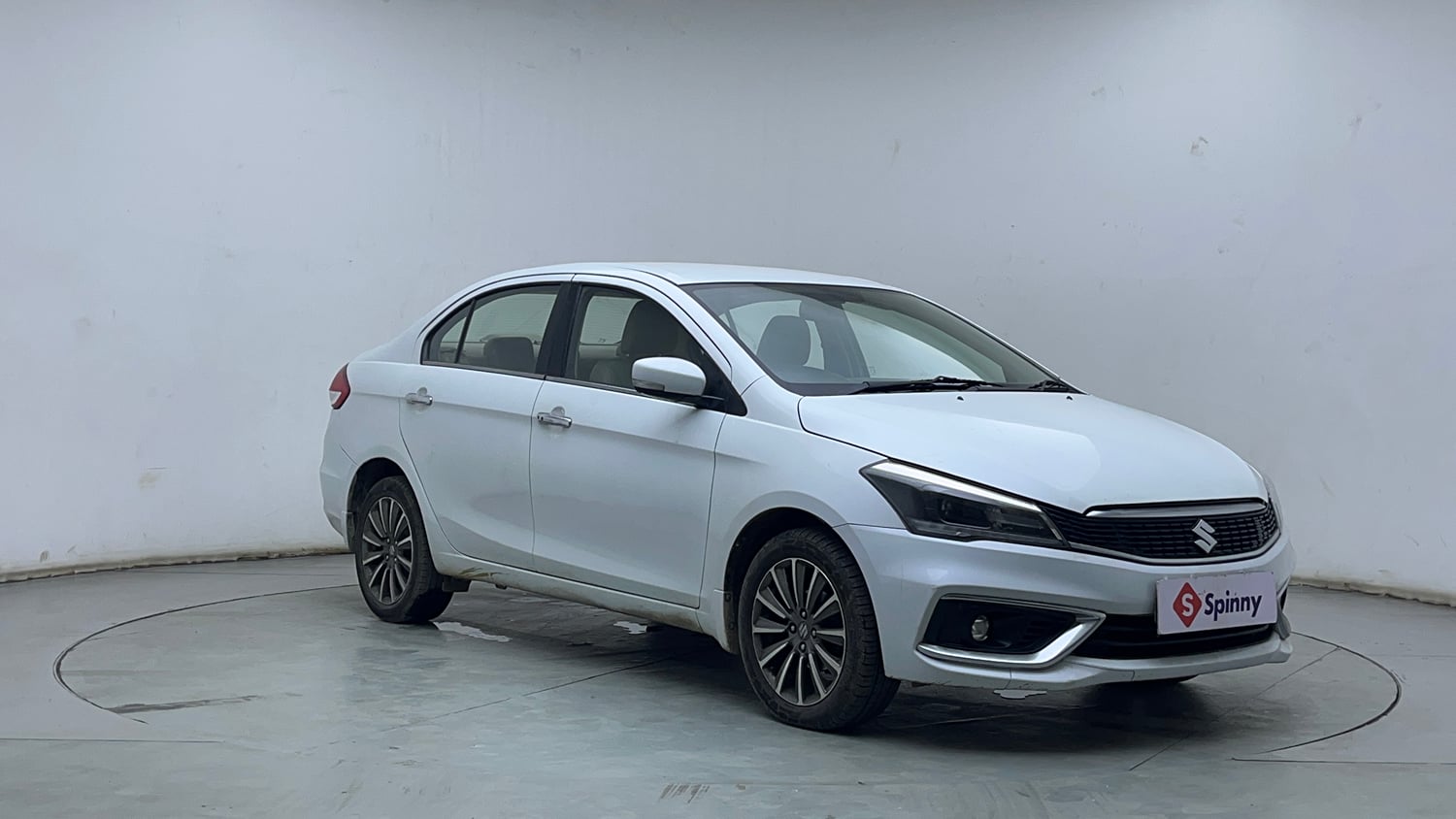 Used 2020 Maruti Suzuki Ciaz Alpha Hybrid 1.5 AT Petrol Automatic exterior RIGHT FRONT CORNER VIEW