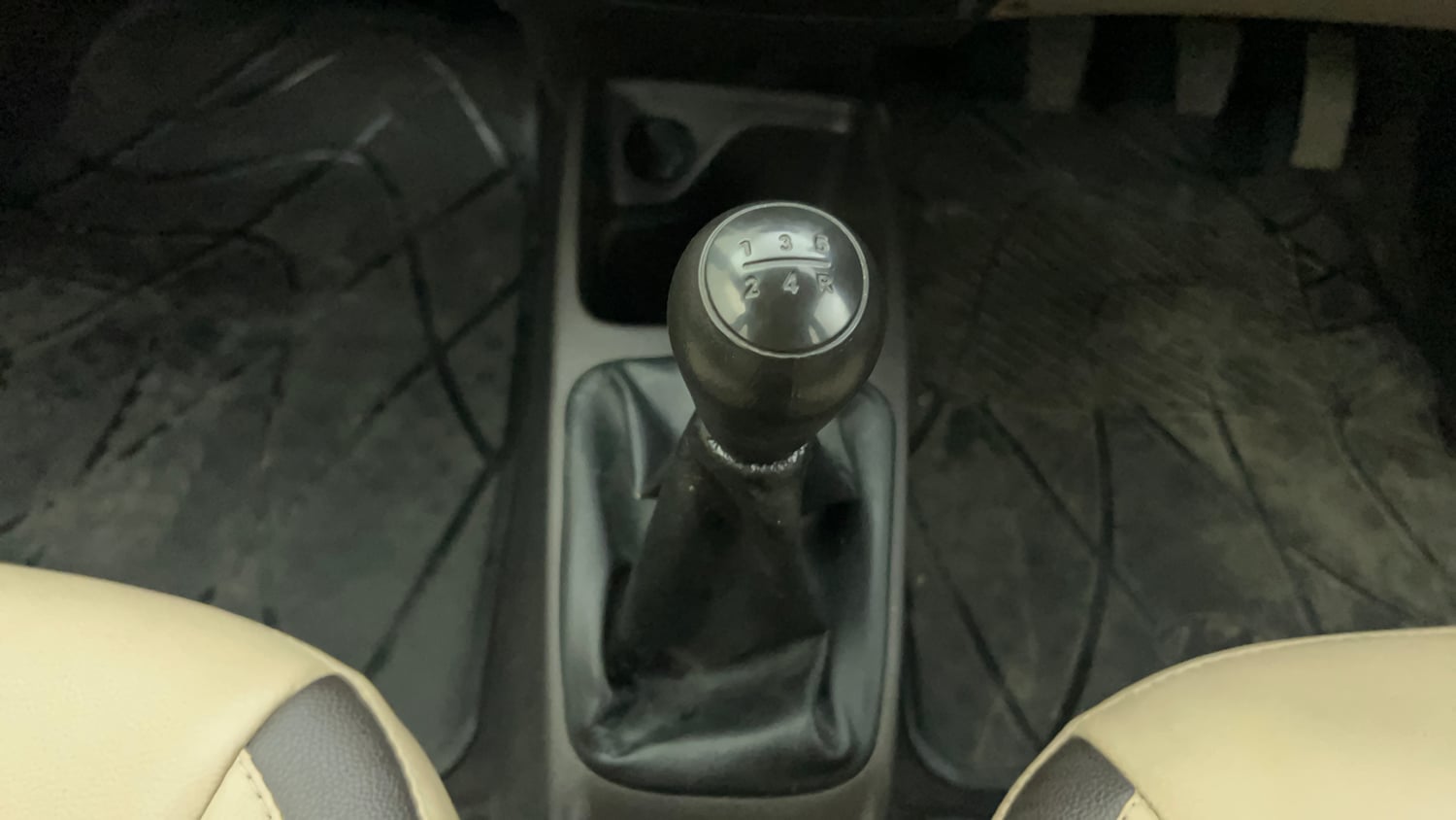 Used 2017 Hyundai Eon Magna + Petrol Manual interior GEAR  KNOB VIEW