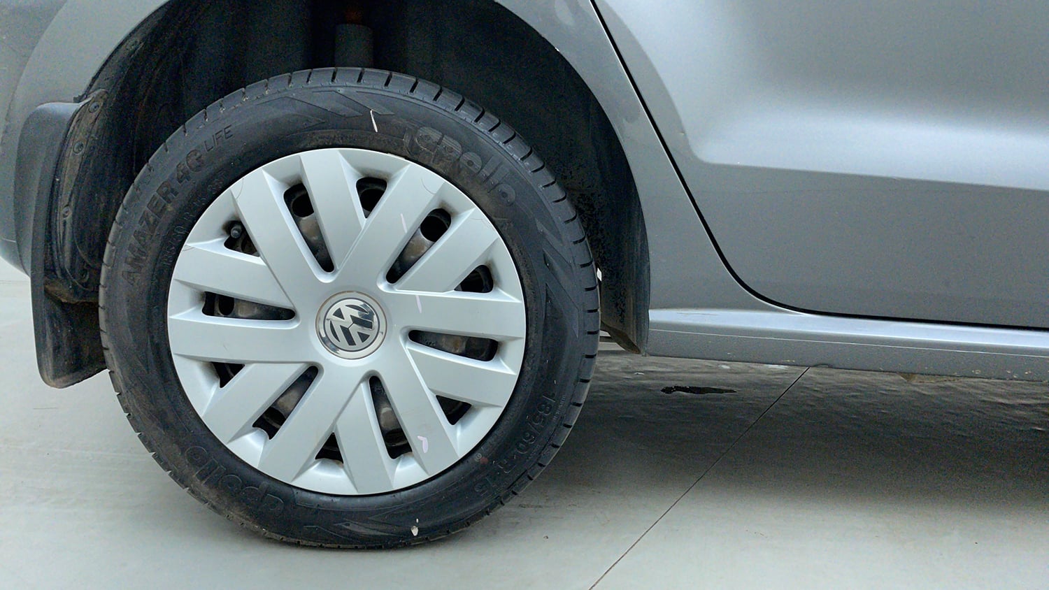 Used 2014 Volkswagen Polo Comfortline 1.2L (P) Petrol Manual tyres RIGHT REAR TYRE RIM VIEW