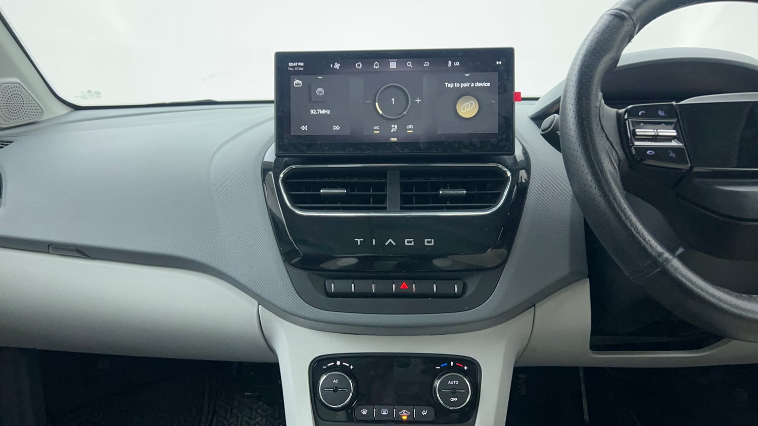 Used 2025 Tata Tiago XZA Petrol Automatic interior MUSIC SYSTEM & AC CONTROL VIEW