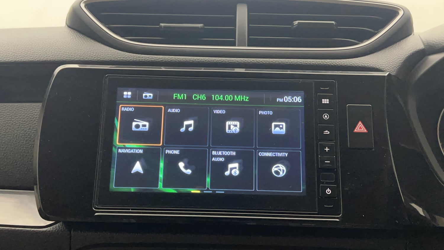 Used 2018 Honda Amaze 1.2 VX MT Petrol Petrol Manual top_features Touch screen infotainment system