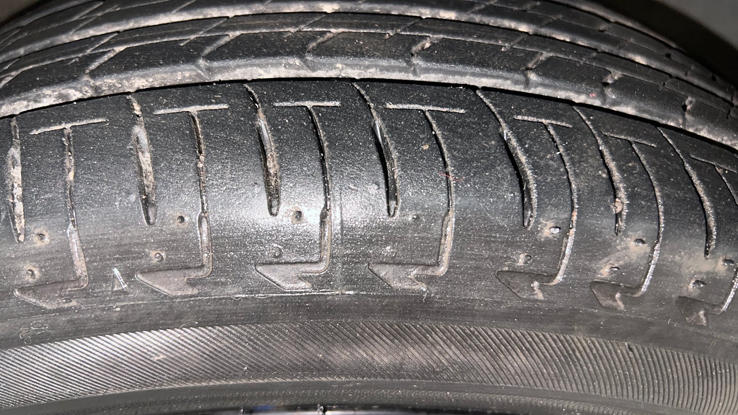 Used 2024 Maruti Suzuki Ignis Zeta 1.2 AMT Petrol Automatic tyres RIGHT FRONT TYRE TREAD VIEW