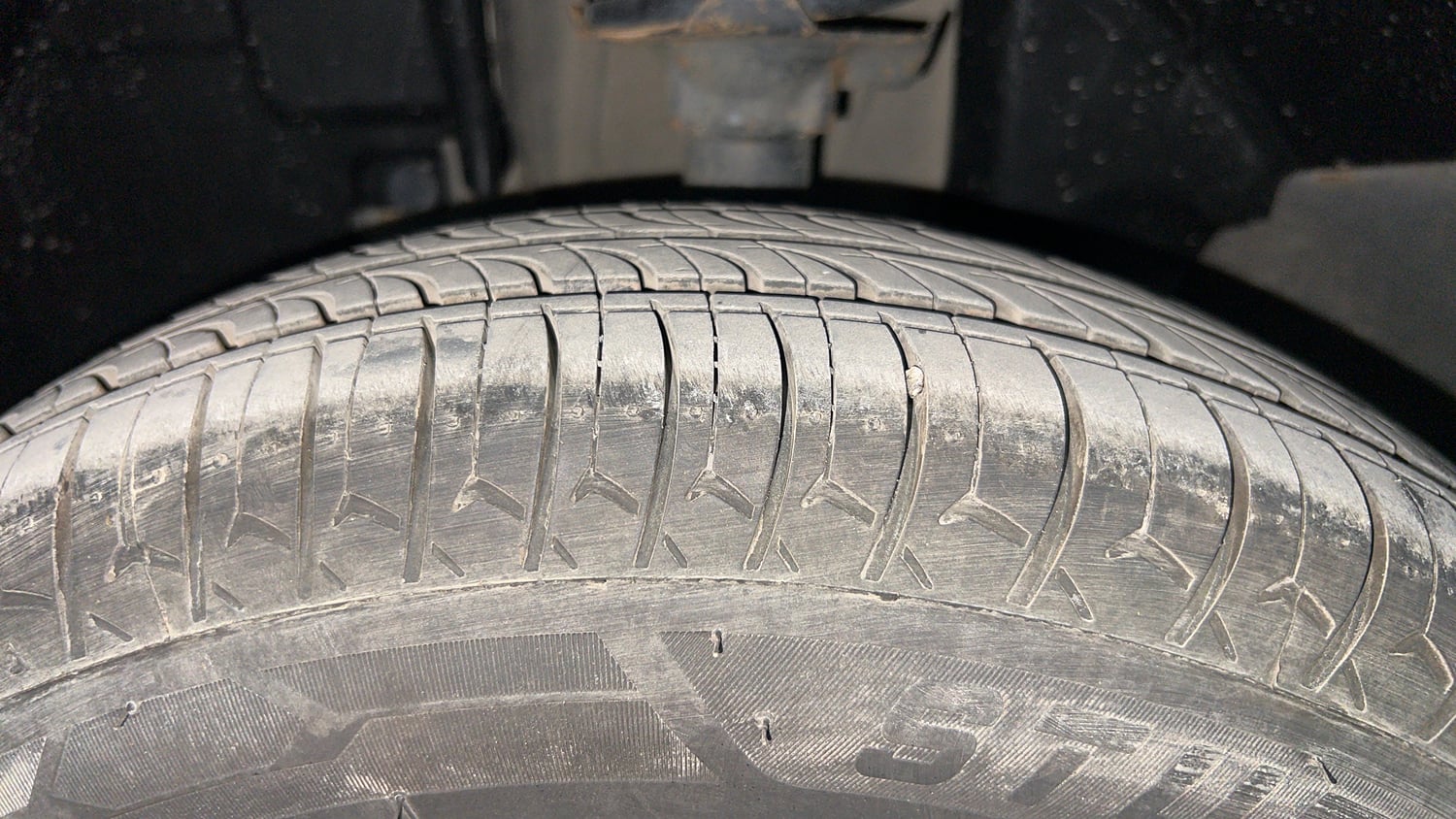 Used 2016 Renault Kwid RXL Petrol Manual tyres LEFT FRONT TYRE TREAD VIEW