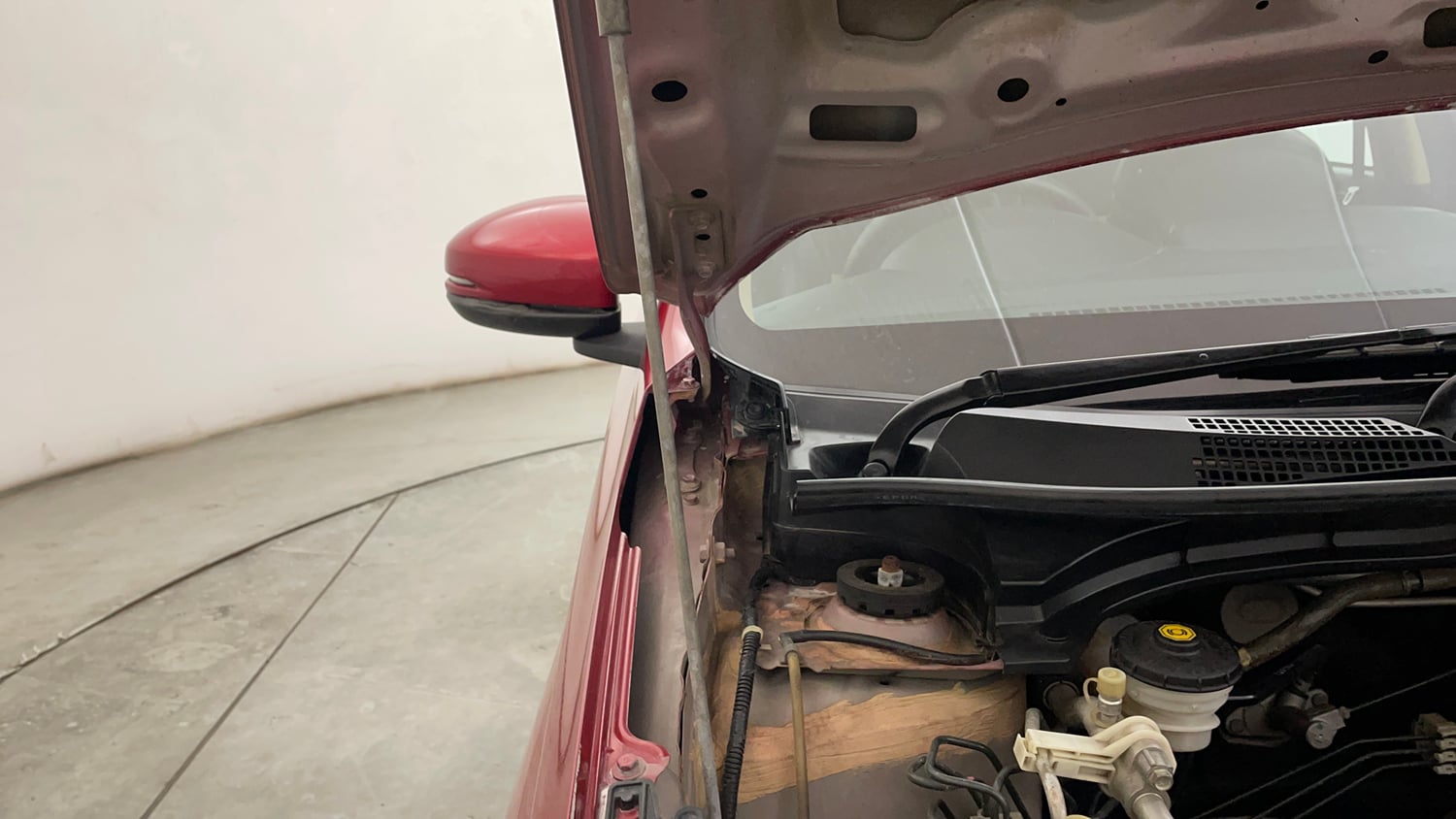 Used 2018 Honda Amaze 1.2 VX MT Petrol Petrol Manual engine ENGINE RIGHT SIDE HINGE & APRON VIEW