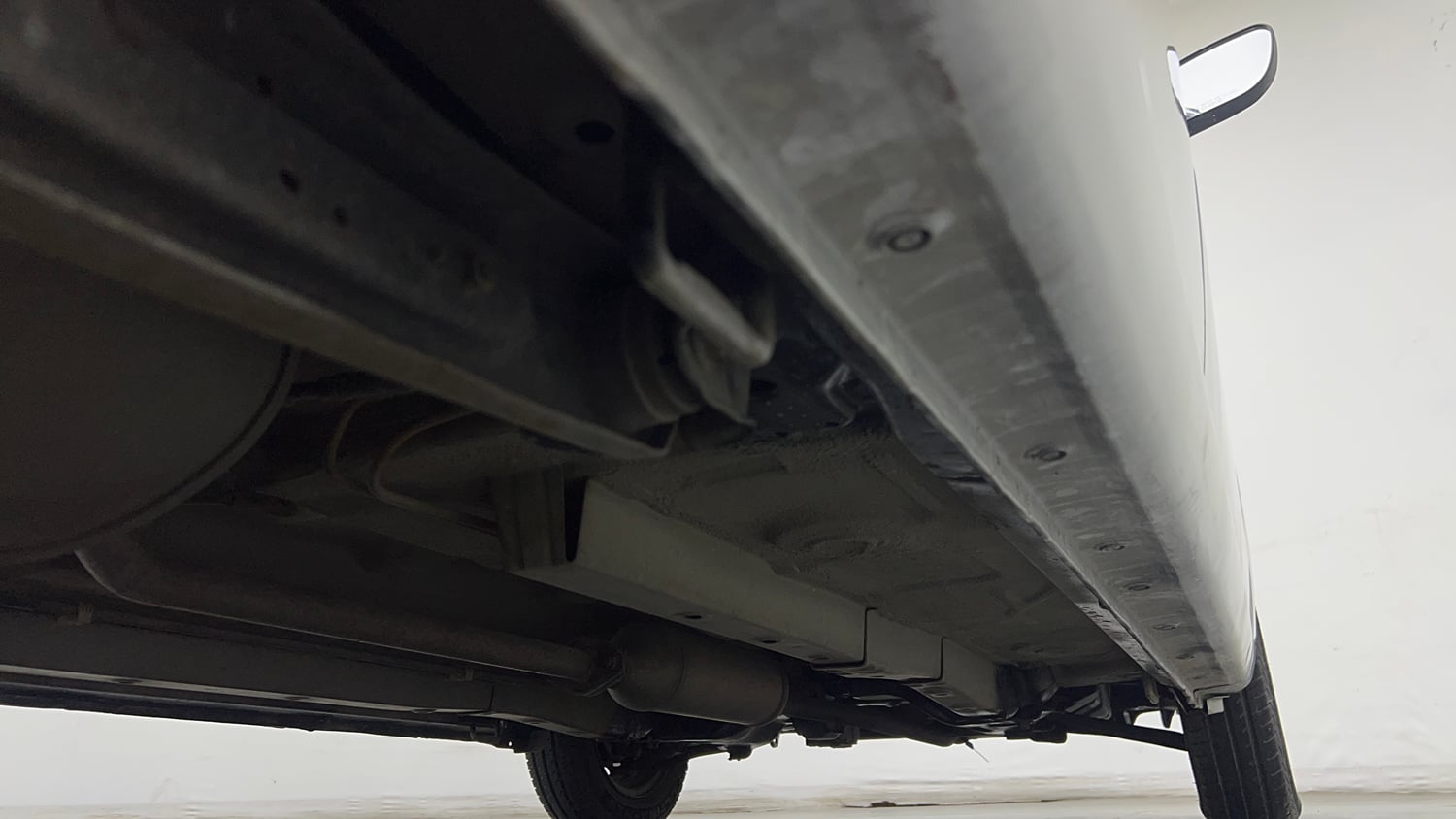 Used 2013 Maruti Suzuki Wagon R LXI Petrol Manual extra REAR RIGHT UNDERBODY VIEW
