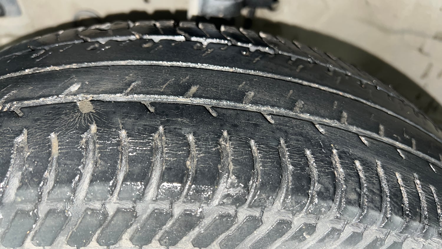 Used 2012 Maruti Suzuki Swift LXI CNG (Outside Fitted) Cng Manual tyres LEFT FRONT TYRE TREAD VIEW