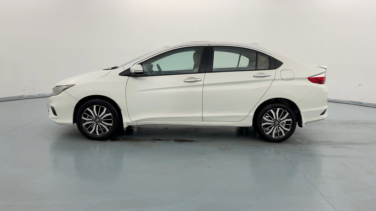 Used 2018 Honda City ZX Diesel Diesel Manual exterior LEFT SIDE VIEW