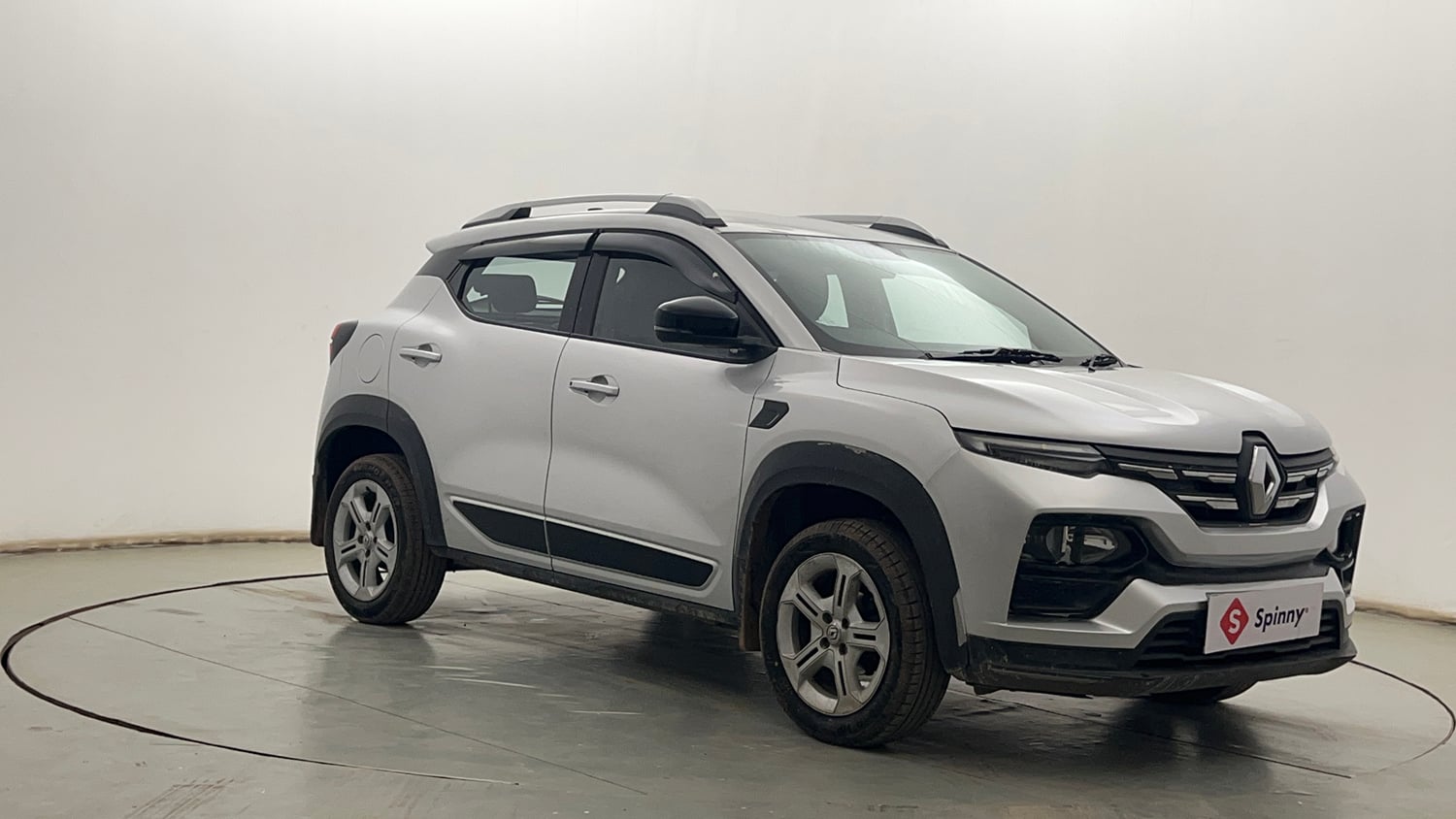Used 2022 Renault Kiger RXT MT Petrol Manual exterior RIGHT FRONT CORNER VIEW