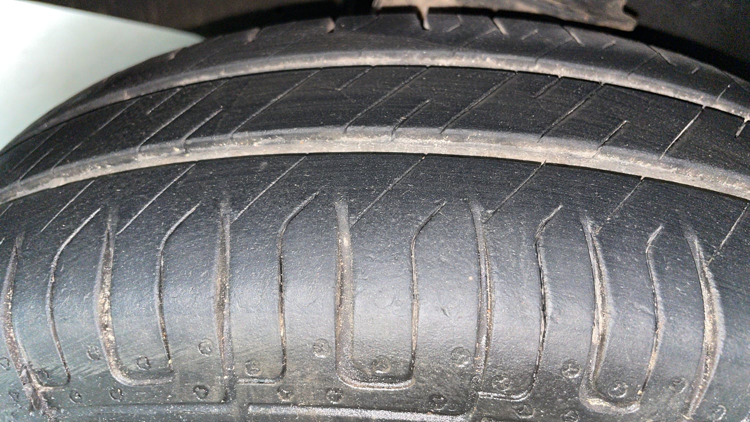Used 2015 Maruti Suzuki Eeco 5 STR WITH A/C+HTR Petrol Manual tyres LEFT FRONT TYRE TREAD VIEW